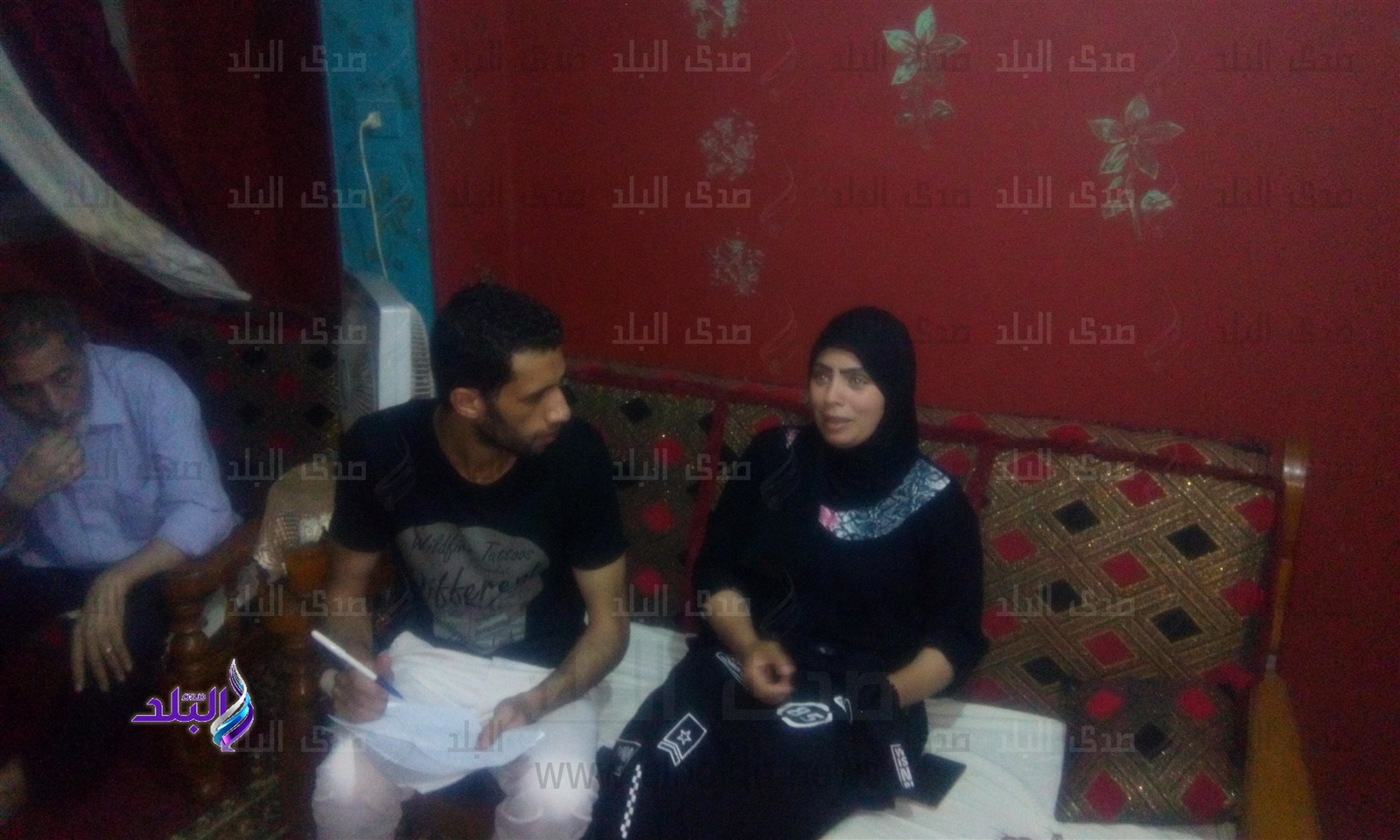 محرر صدى البلد مع أسرة ضحية الاهمال
