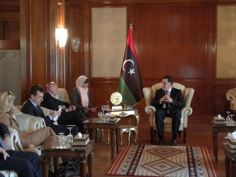 فائز السراج مع وزير الداخلية الإيطالي فائز السراج مع وزير الداخلية الإيطالي
