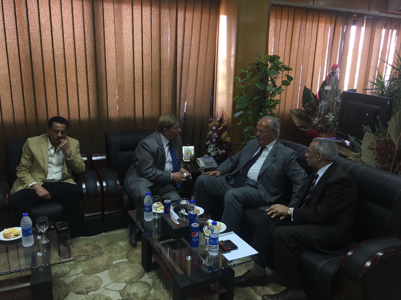 اللواء ياسين طاهر محافظ الإسماعيلية