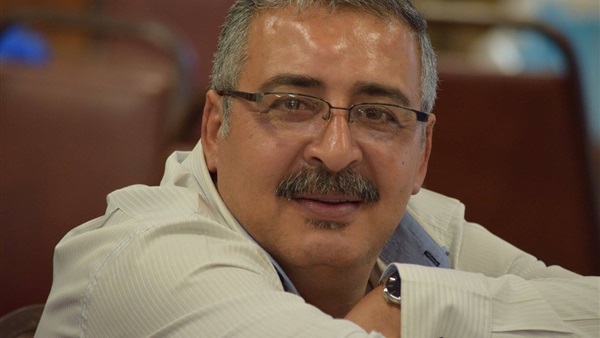 الراحل هشام كامل الراحل هشام كامل