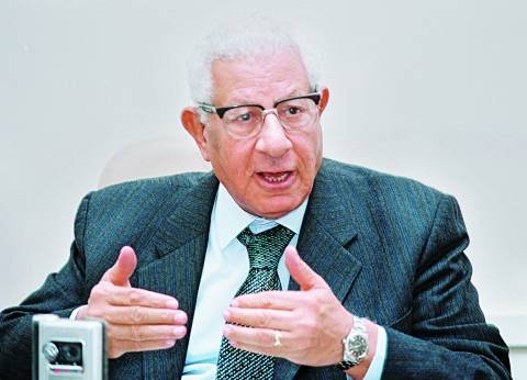  مكرم محمد أحمد