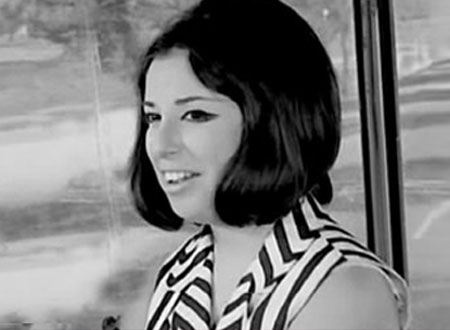 الفنانة نجاة 