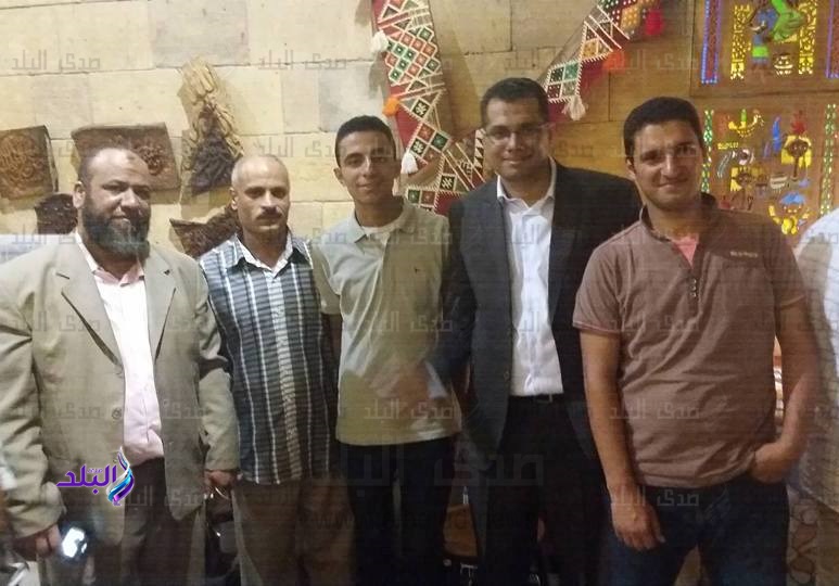 الطواف وسط مجموعة حرفيين الطواف وسط مجموعة حرفيين