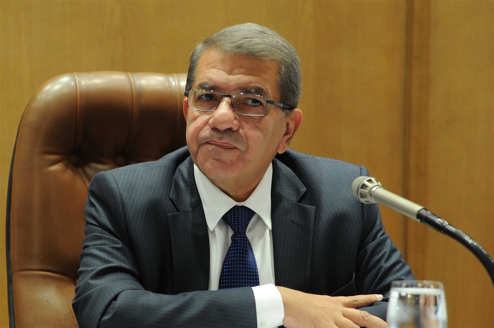 وزير المالية عمرو الجارحى وزير المالية عمرو الجارحى