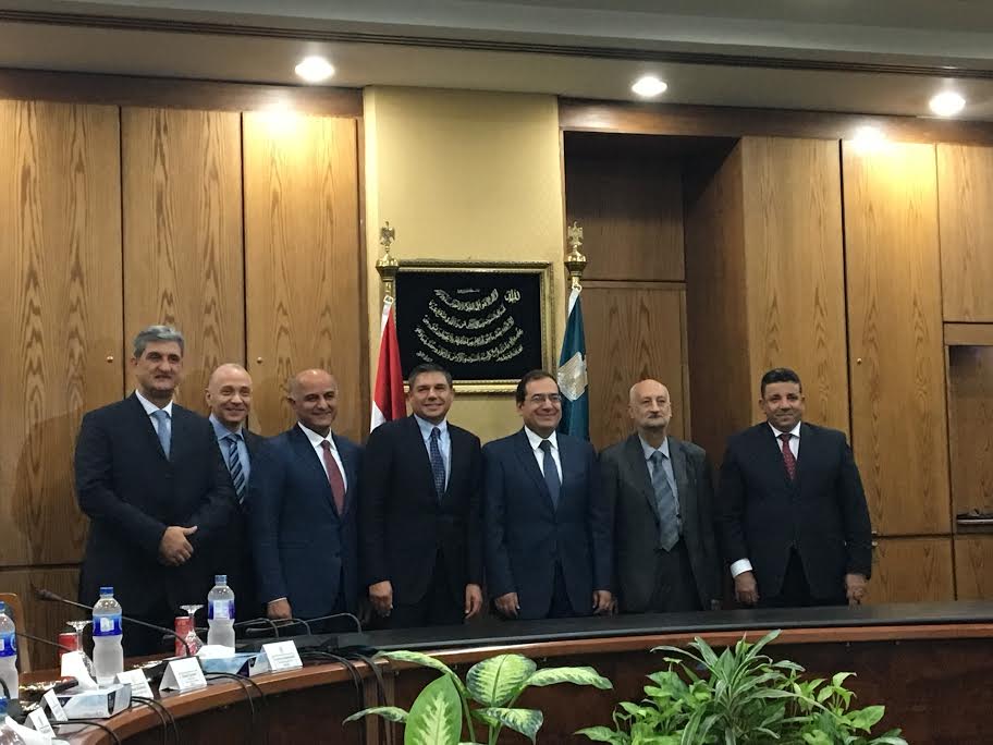 جانب من اللقاء بحضور وزير البترول جانب من اللقاء بحضور وزير البترول