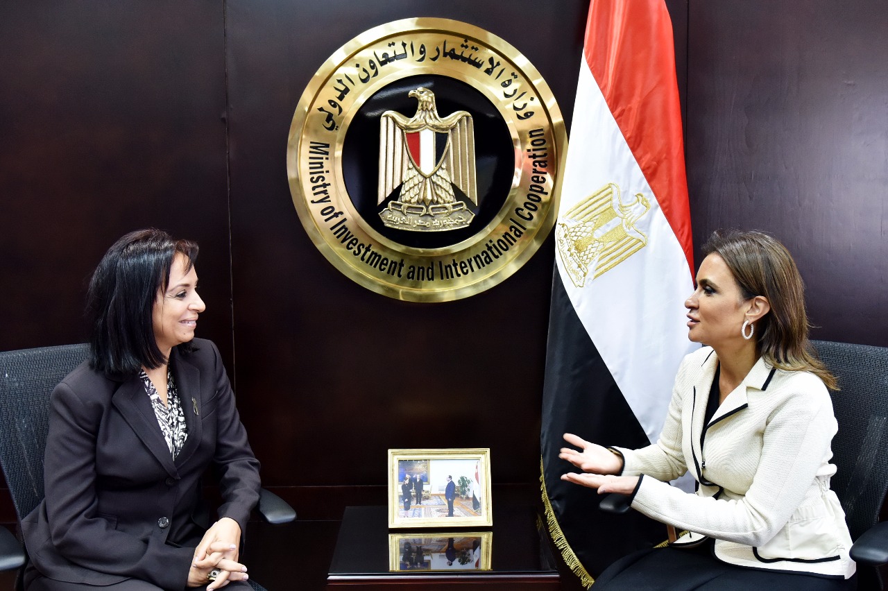 الوزير سحر نصر والدكتورة مايا مرسي