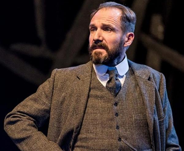 الممثل والمخرج البريطاني رالف فينس