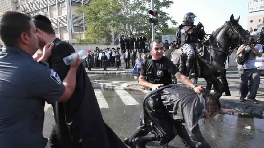 جانب من الحدث 