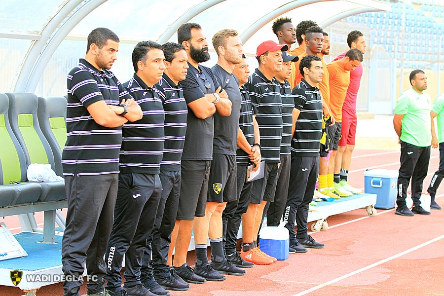 سيد متولي مدير الكرة بدجلة وسط الجهاز الفني للفريق 