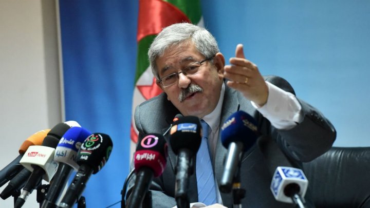 رئيس الحكومة الجزائرية أحمد أويحيى رئيس الحكومة الجزائرية أحمد أويحيى