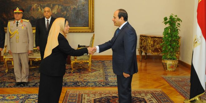 الرئيس عبد الفتاح السيسي والمستشار فريال قطب
