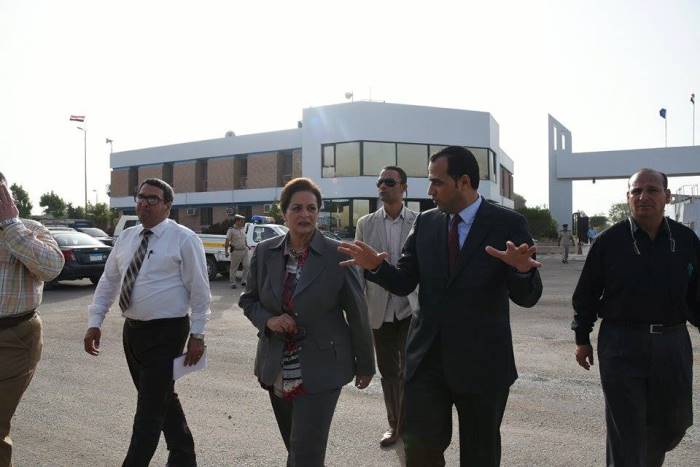 نادية عبده تتفقد المنطقة الصناعية بقرية فرهاش بحوش عيسى 