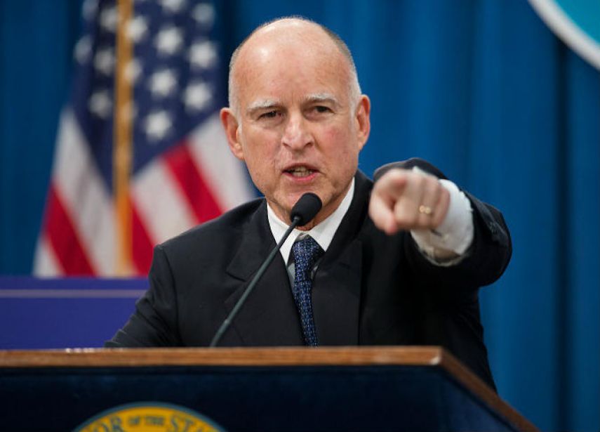 جيري براون حاكم ولاية كاليفورنيا