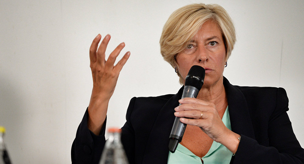  وزيرة الدفاع الإيطالية روبرتا بينوتي