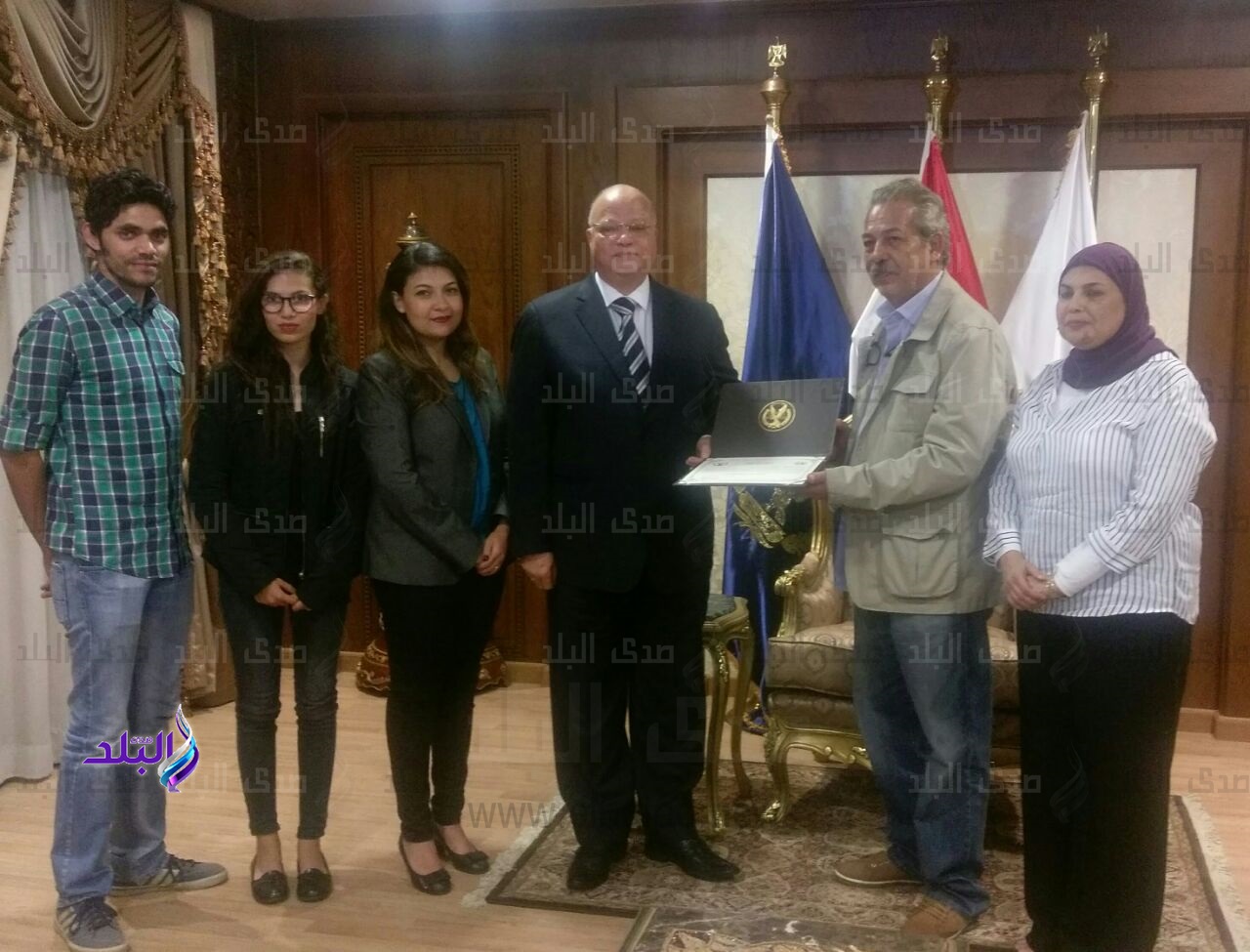 مدير أمن القاهرة يكرم أسرة مدير أمن القاهرة يكرم أسرة