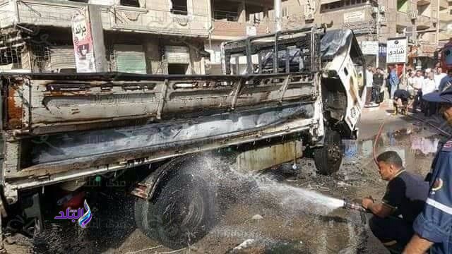 السيطرة علي حريق بسيارة نقل 