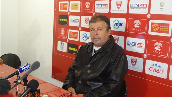 كافالى المدير الفنى لفريق كرة القدم الأول 