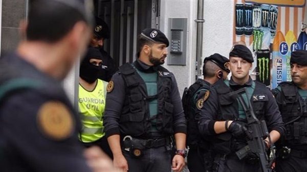  السلطات الإسبانية تعتقل 4 مسئولين فنزويليين سابقين لصلاتهم 