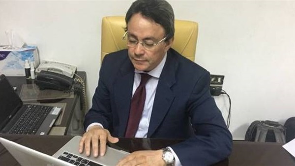 الدكتور مصطفى خليل 