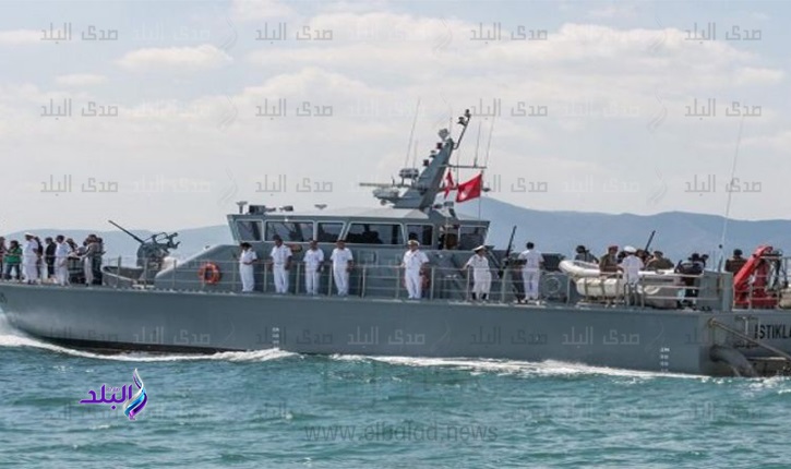 إنقاذ 12 تونسيا بعد تعطل قاربهم أثناء محاولتهم الهجرة غير ا إنقاذ 12 تونسيا بعد تعطل قاربهم أثناء محاولتهم الهجرة غير ا