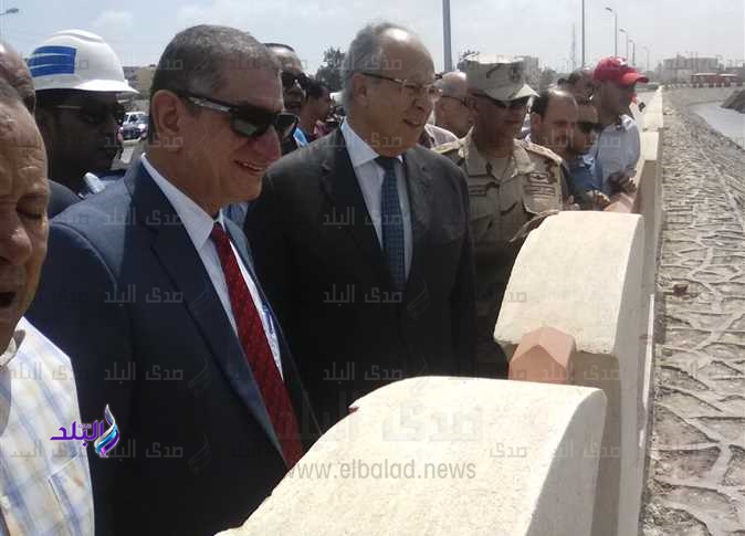  وزير التنمية المحلية يتفقد اعمال تطوير كورنيش السويس 