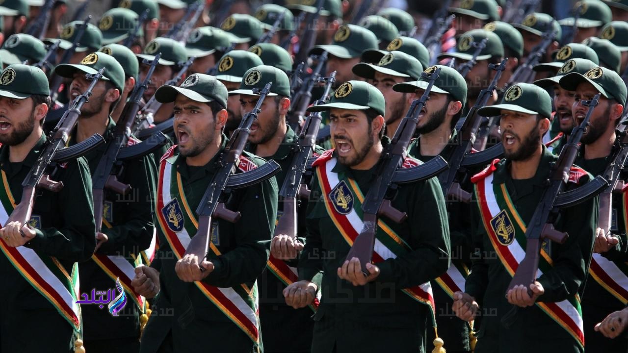  الحرس الثوري يستعرض صاروخا باليستيا أمام سفارة واشنطن في طه