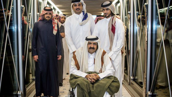 أمير قطر ووالده حمد