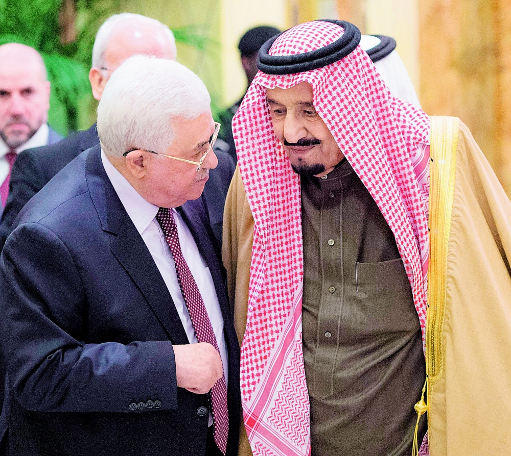 خادم الحرمين الشريفين يبحث مع محمود عباس خادم الحرمين الشريفين يبحث مع محمود عباس