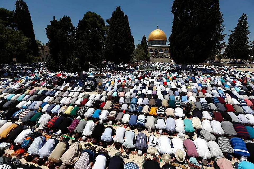 40 ألف فلسطيني أدوا صلاة الجمعة في المسجد الأقصى 40 ألف فلسطيني أدوا صلاة الجمعة في المسجد الأقصى