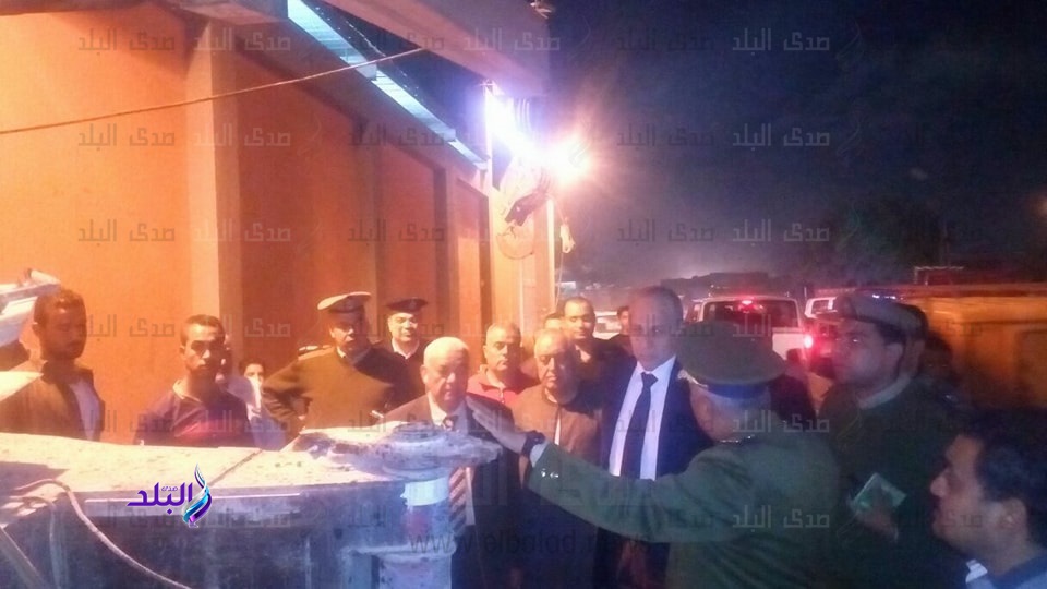 محافظ القليوبية يتفقد موقع حادث قطار قليوب