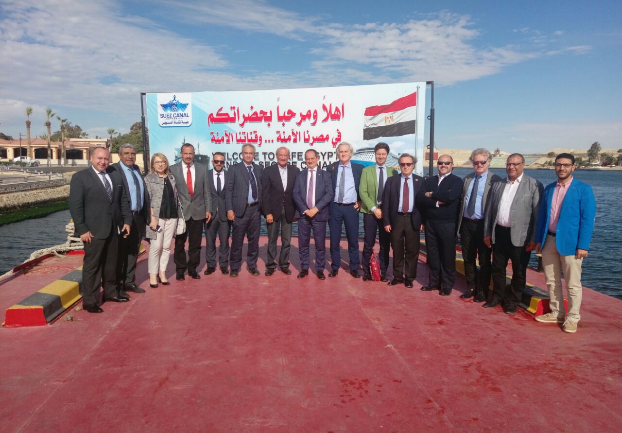 جانب من الاجتماع جانب من الاجتماع