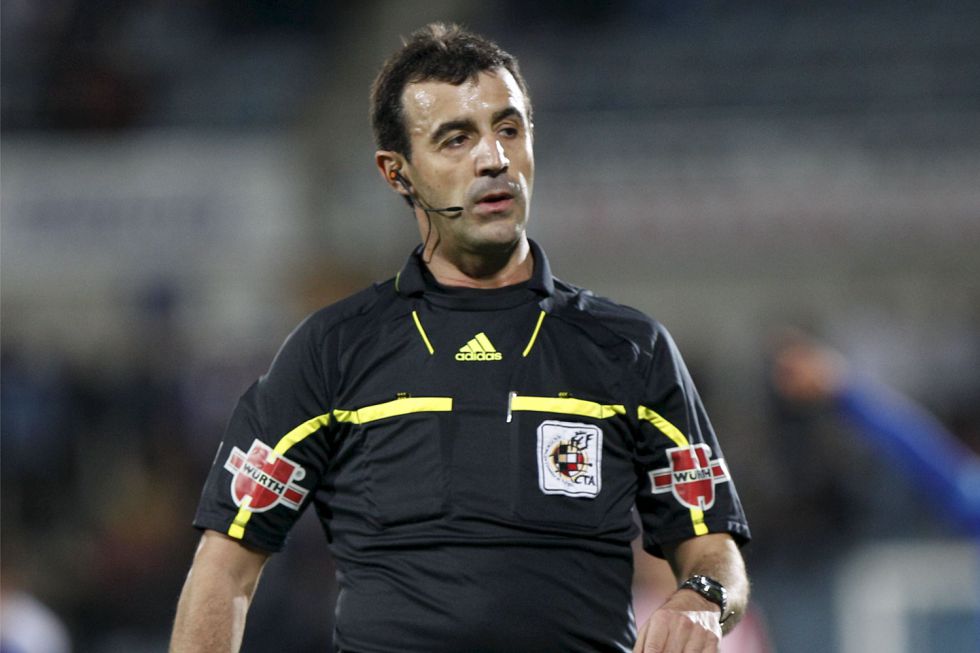 الحكم الاسكتلندي كريج تومسون الحكم الاسكتلندي كريج تومسون