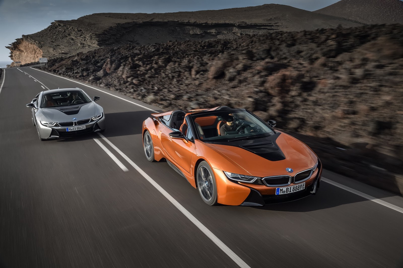 BMW عن i8 كوبيه وi8 رودستر 2018 الجديدة كليا