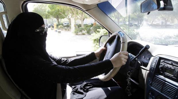 المرور السعودى يكشف عن عقوبة قيادة النساء للسيارات قبل منتصف المرور السعودى يكشف عن عقوبة قيادة النساء للسيارات قبل منتصف