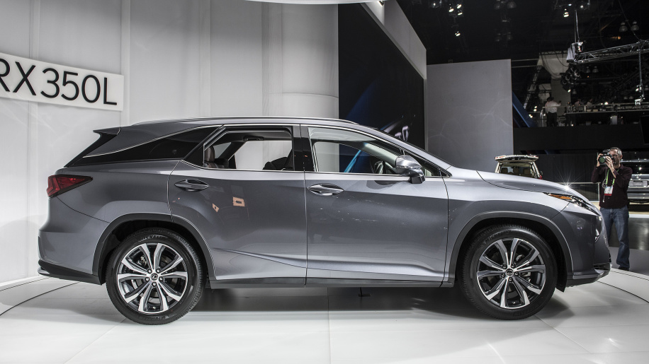 لكزس تستجيب لعملائها وتكشف عن RX L أول SUV فى اسطولها بـ 7 م لكزس تستجيب لعملائها وتكشف عن RX L أول SUV فى اسطولها بـ 7 م