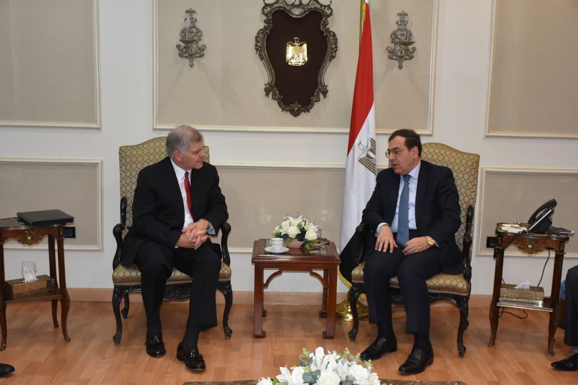 وزير البترول خلال المباحثات وزير البترول خلال المباحثات