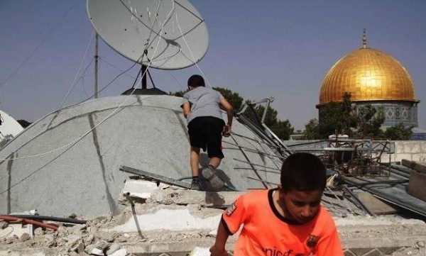 مقدسي يهدم منزله بـسلوان جنوب الأقصى