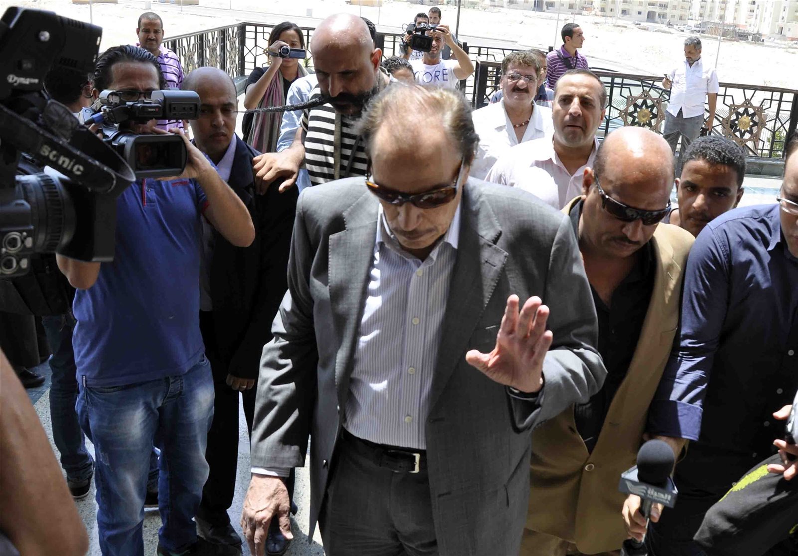  عزت العلايلي