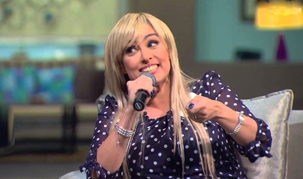 الفنانة سيمون