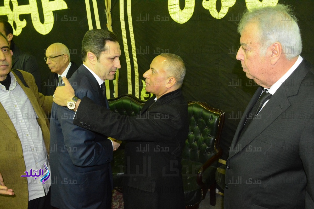 علاء مبارك فى عزاء ابراهيم نافع