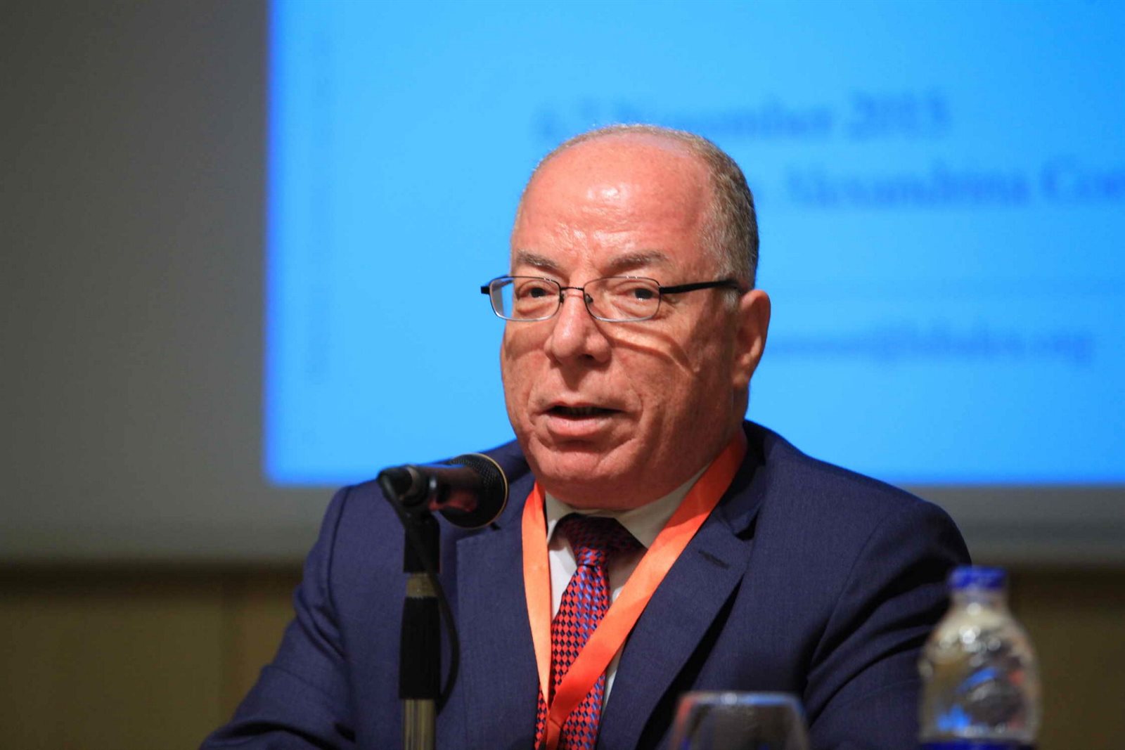  وزير الثقافة