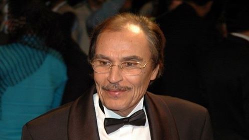 الفنان الكبير عزت العلايلي الفنان الكبير عزت العلايلي