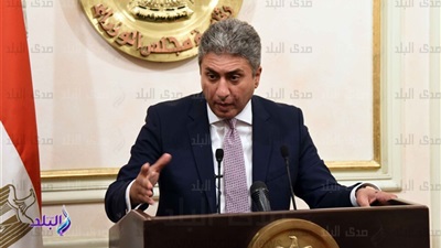 شريف فتحى  وزير الطيران المدنى