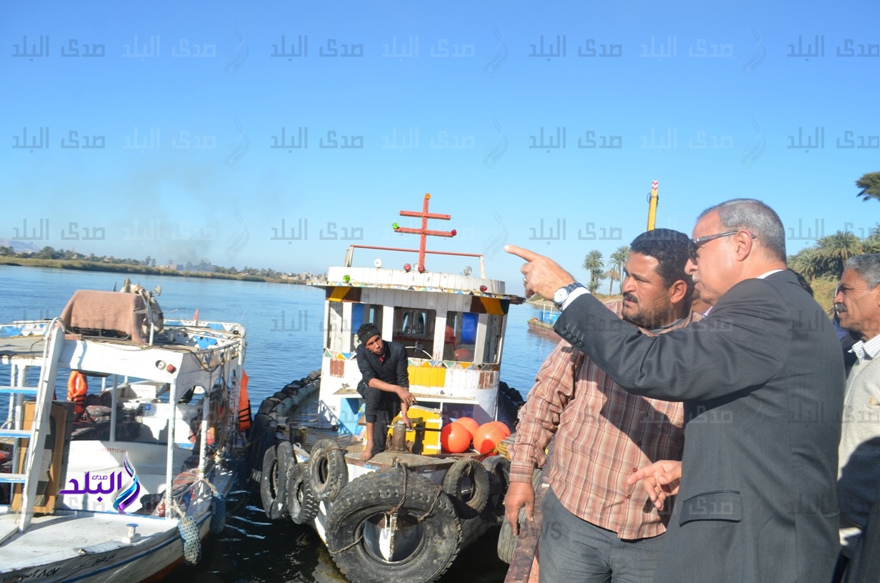 محافظ قنا يشهد صب أول"خازوق"فى مجرى النيل بمحور قوص - نقادة