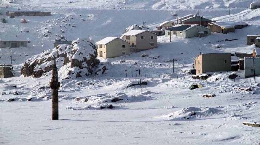 طوكيو تستعد لتساقط نادر للثلوج وتعطل حركة القطارات