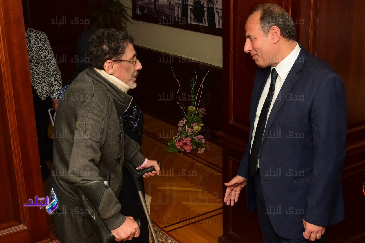محافظ الإسكندرية يسلم كرسي كهربائي لمواطن من ذوي الاحتياجات محافظ الإسكندرية يسلم كرسي كهربائي لمواطن من ذوي الاحتياجات