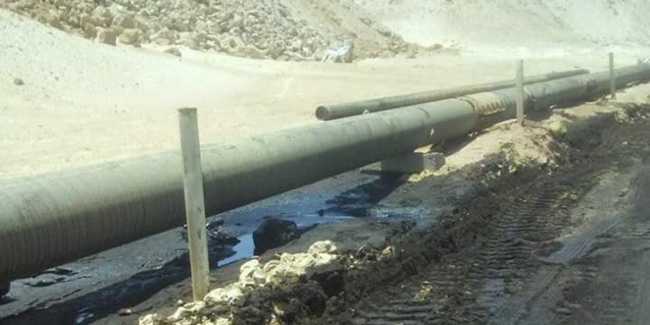 صورة لخط البترول المسروق صورة لخط البترول المسروق