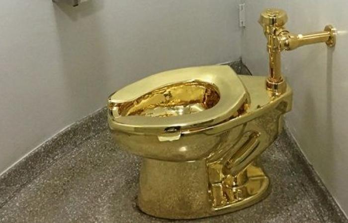 مرحاض من الذهب