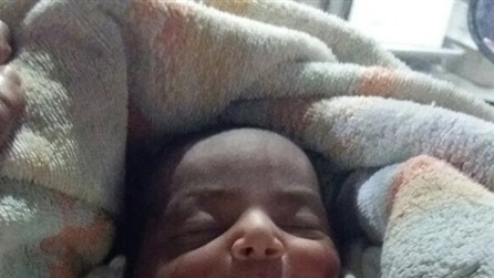 الرضيع بعد العثور عليه الرضيع بعد العثور عليه