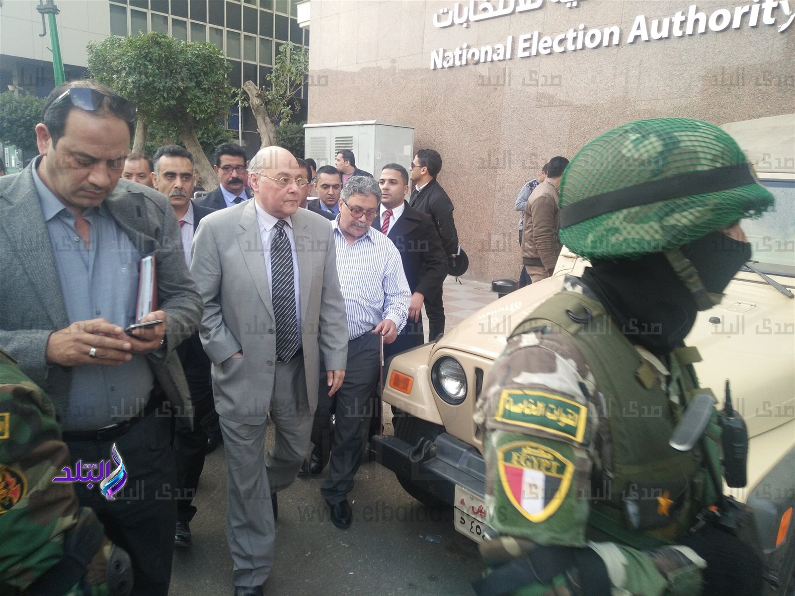اثناء وصول المهندس موسى مصطفى رئيس حزب الغد إلي مقر الهيئة